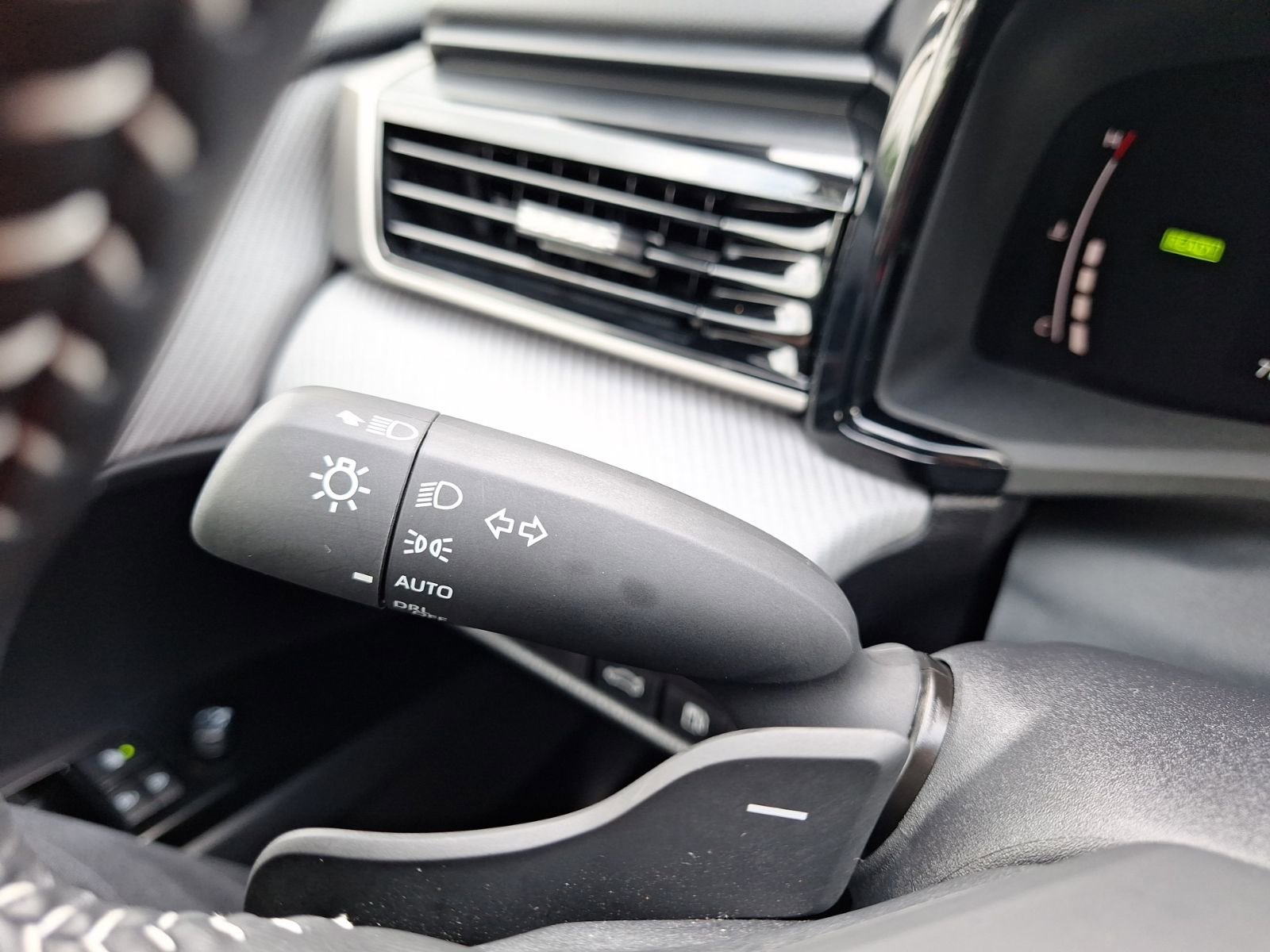 Used 2025 Toyota Camry SE FWD image 22