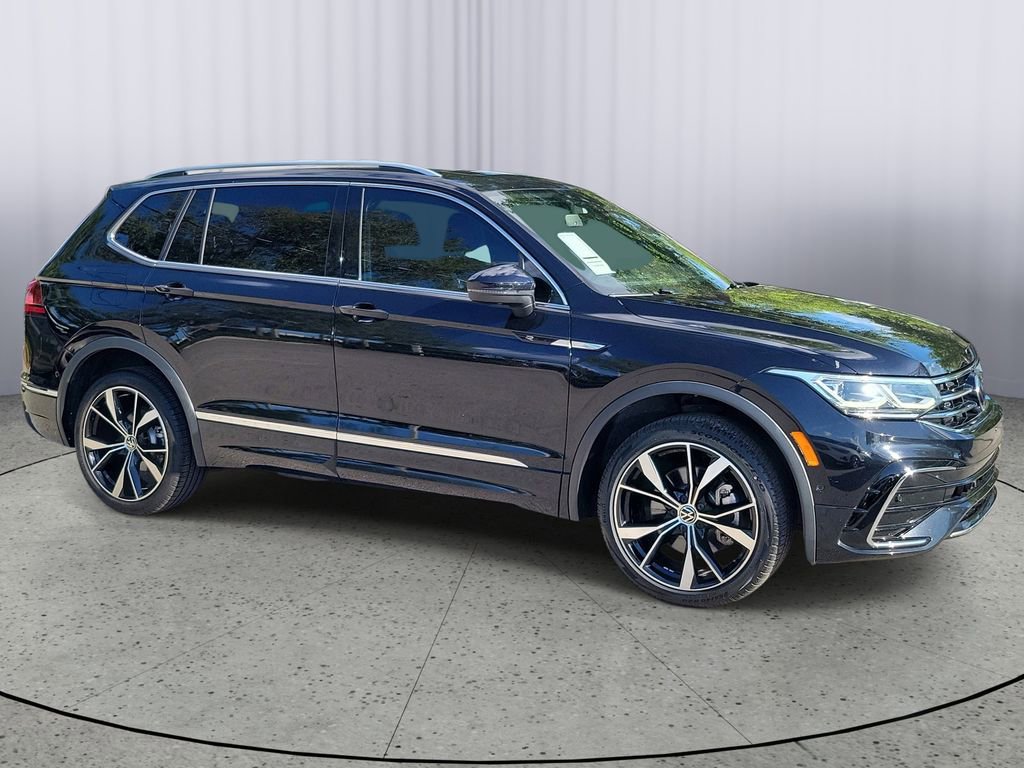 Used 2023 Volkswagen Tiguan SEL R-Line image 2