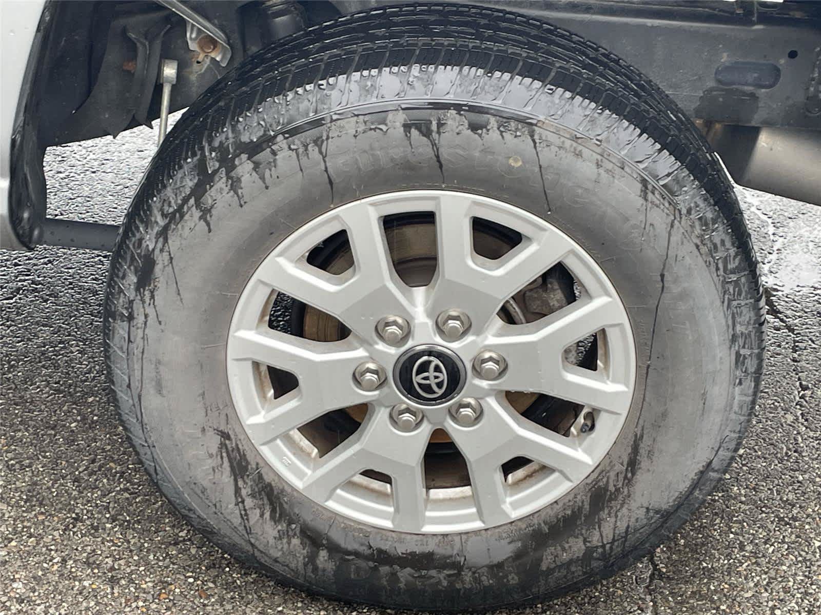 Used 2024 Toyota Tacoma SR5 AWD/4WD image 11