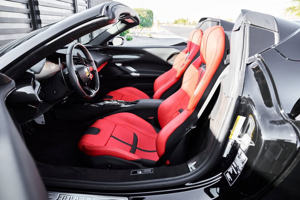 Used 2024 Ferrari SF90 Spider image 38
