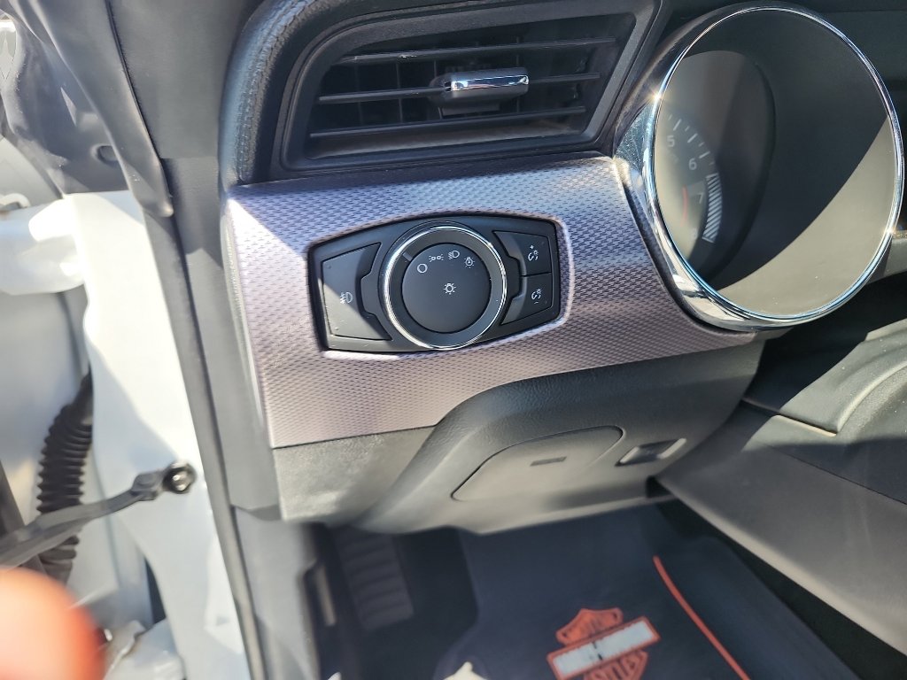 Used 2015 Ford Mustang Coupe RWD image 17