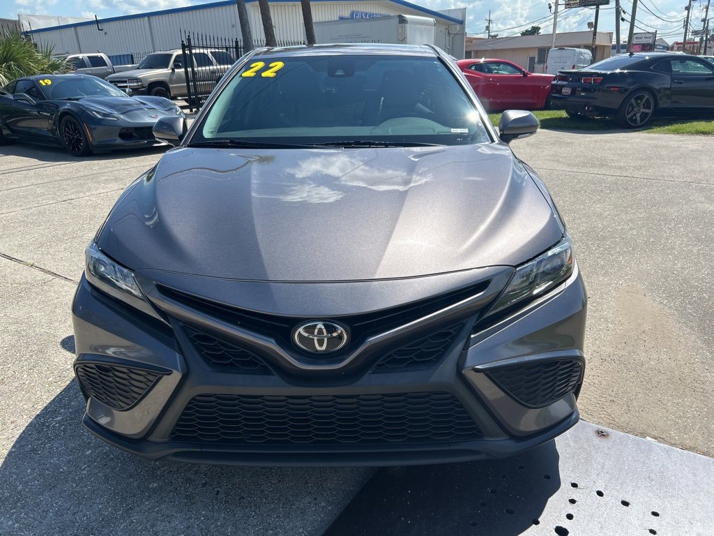 Used 2022 Toyota Camry SE image 3