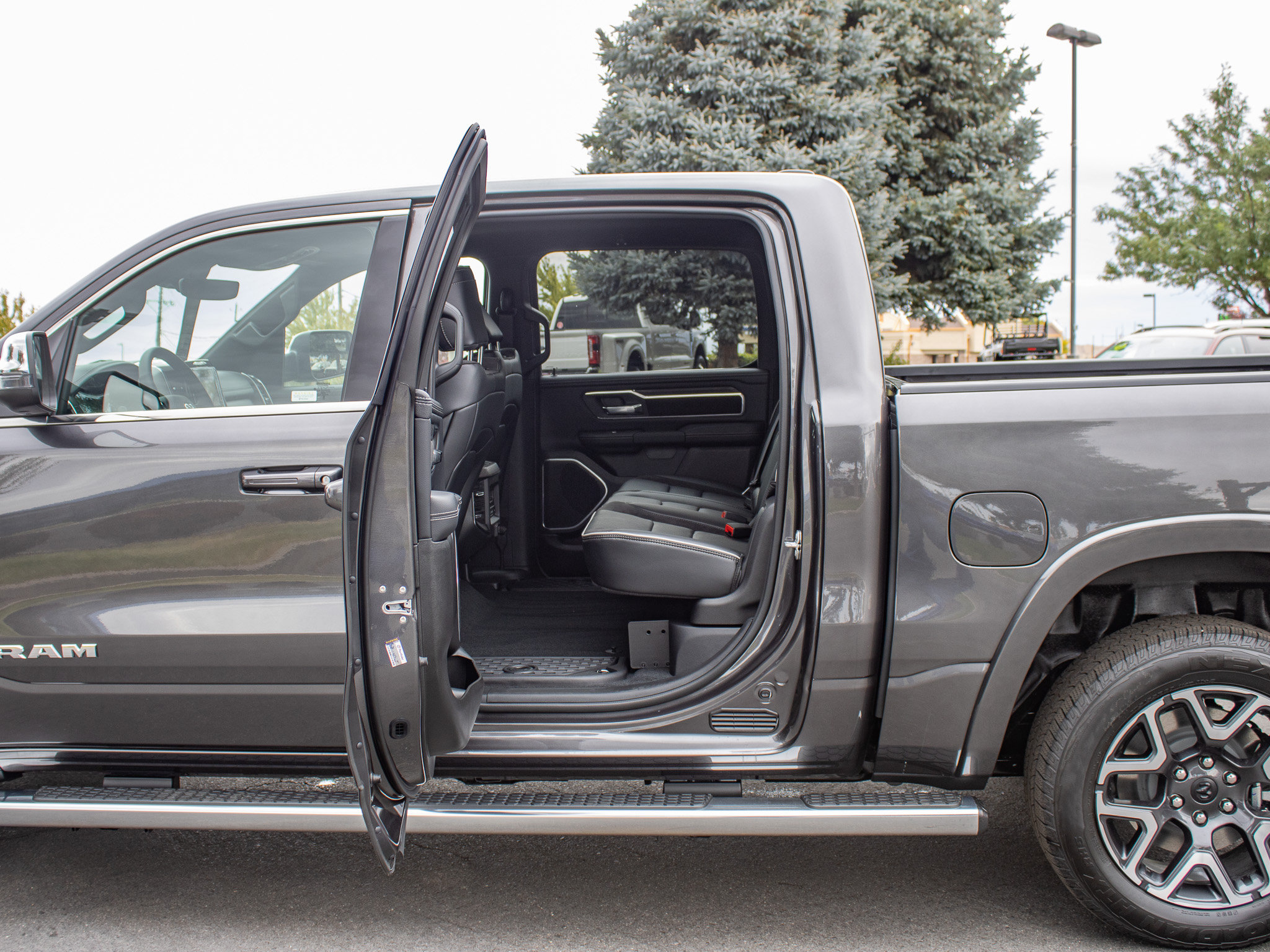 New 2027 RAM 1500 Laramie w/ Chrome Appearance Group AWD/4WD image 13