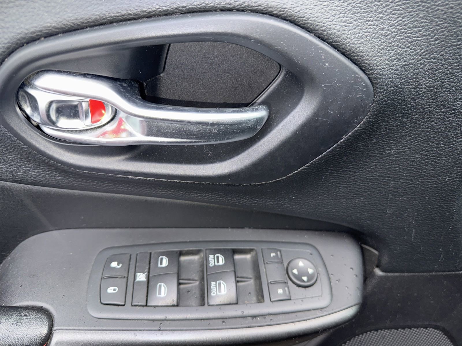 Used 2020 Jeep Cherokee Trailhawk w/ Comfort/Convenience Group image 17