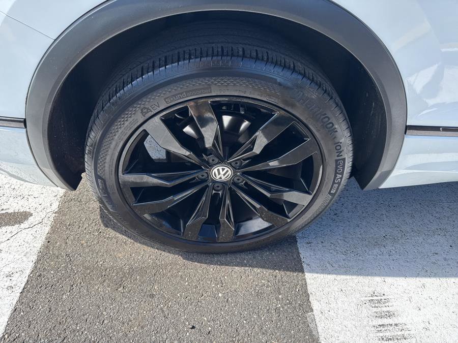 Used 2021 Volkswagen Tiguan SE R-Line image 9