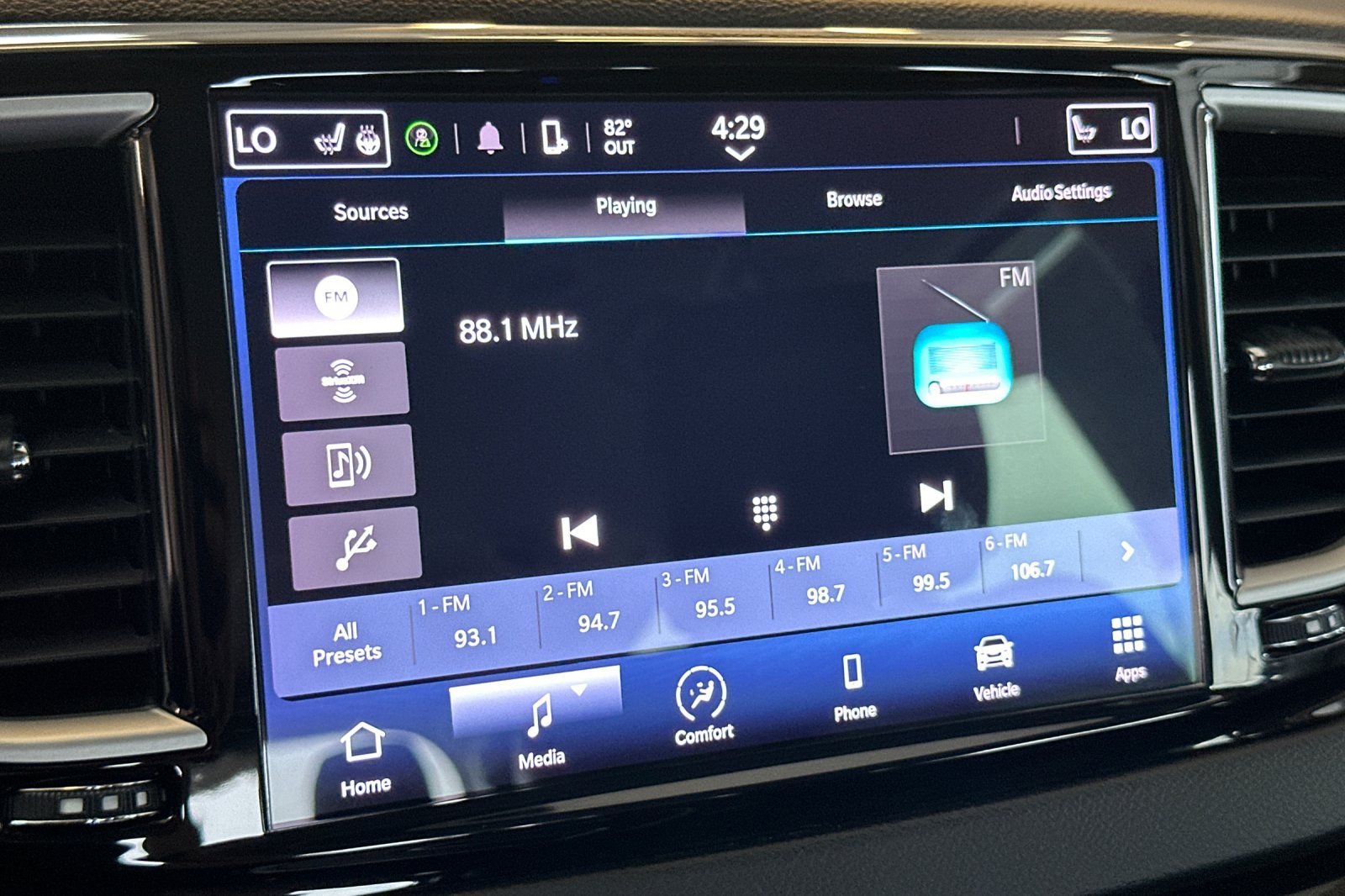 Used 2023 Chrysler Pacifica Touring-L FWD image 18