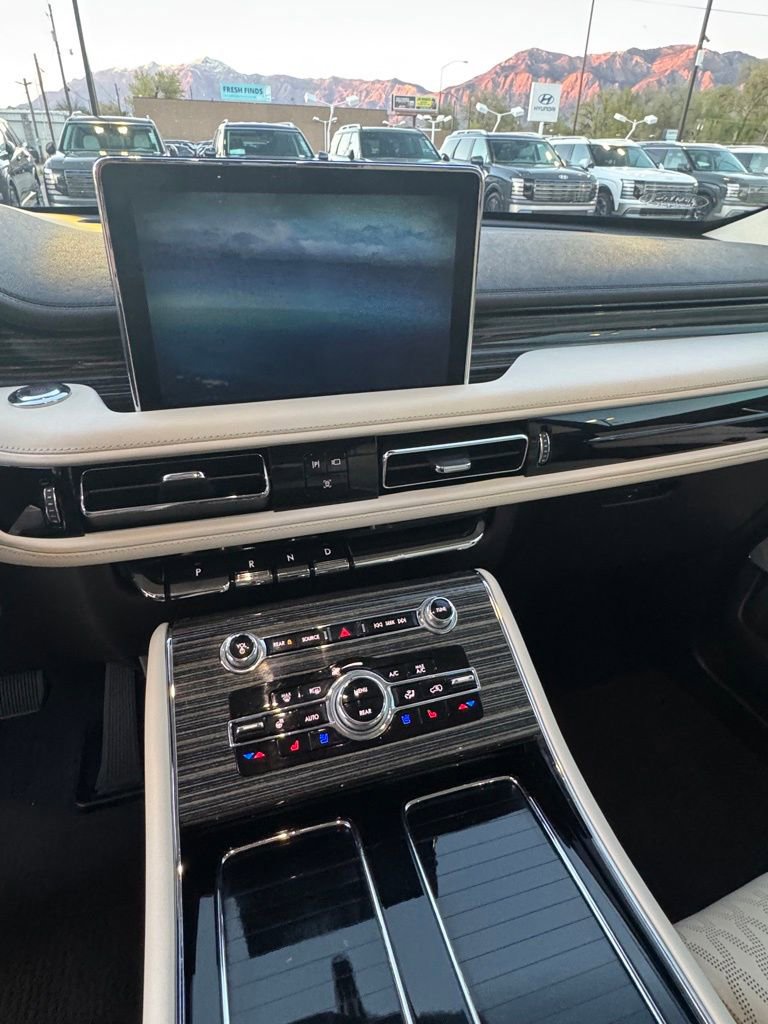 Used 2023 Lincoln Aviator Black Label w/ Dynamic Handling Package image 17