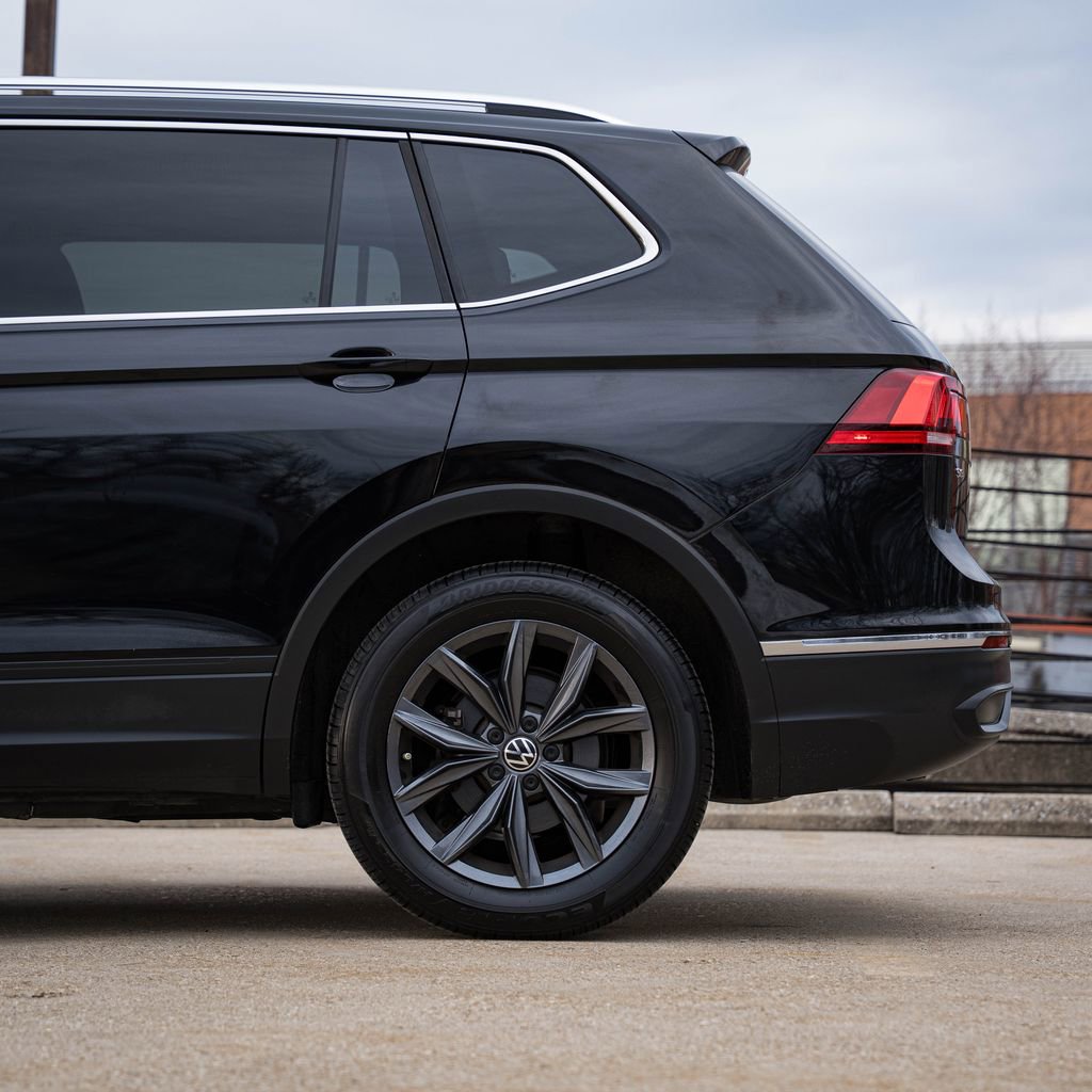 Used 2023 Volkswagen Tiguan SE image 4