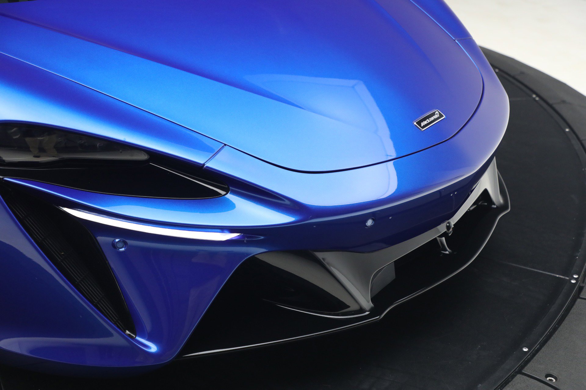 Used 2025 McLaren Artura Spider image 33