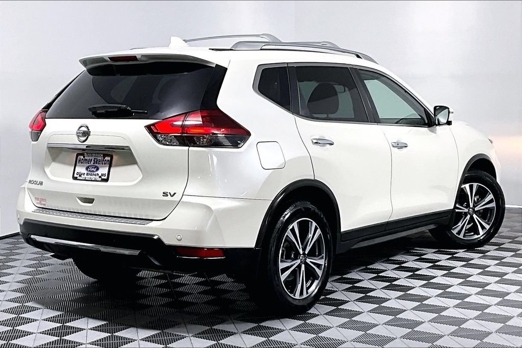 Used 2019 Nissan Rogue SV w/ Premium Package FWD image 12