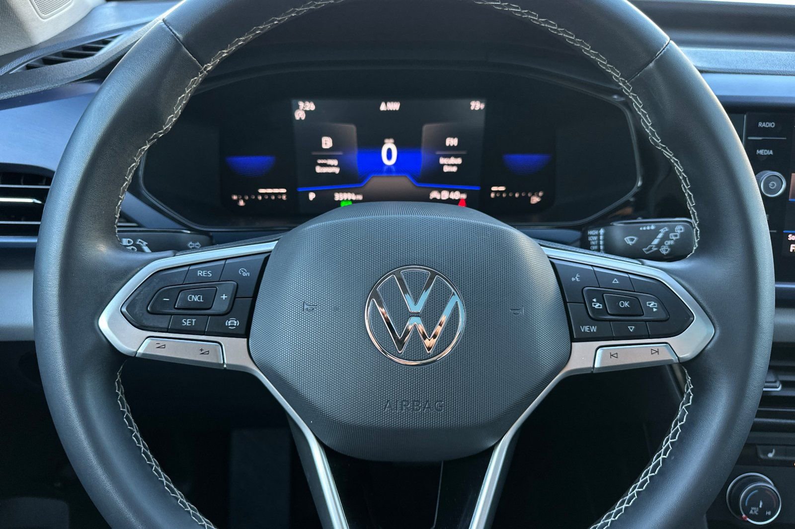 Used 2022 Volkswagen Taos SE w/ Panoramic Sunroof Package image 23