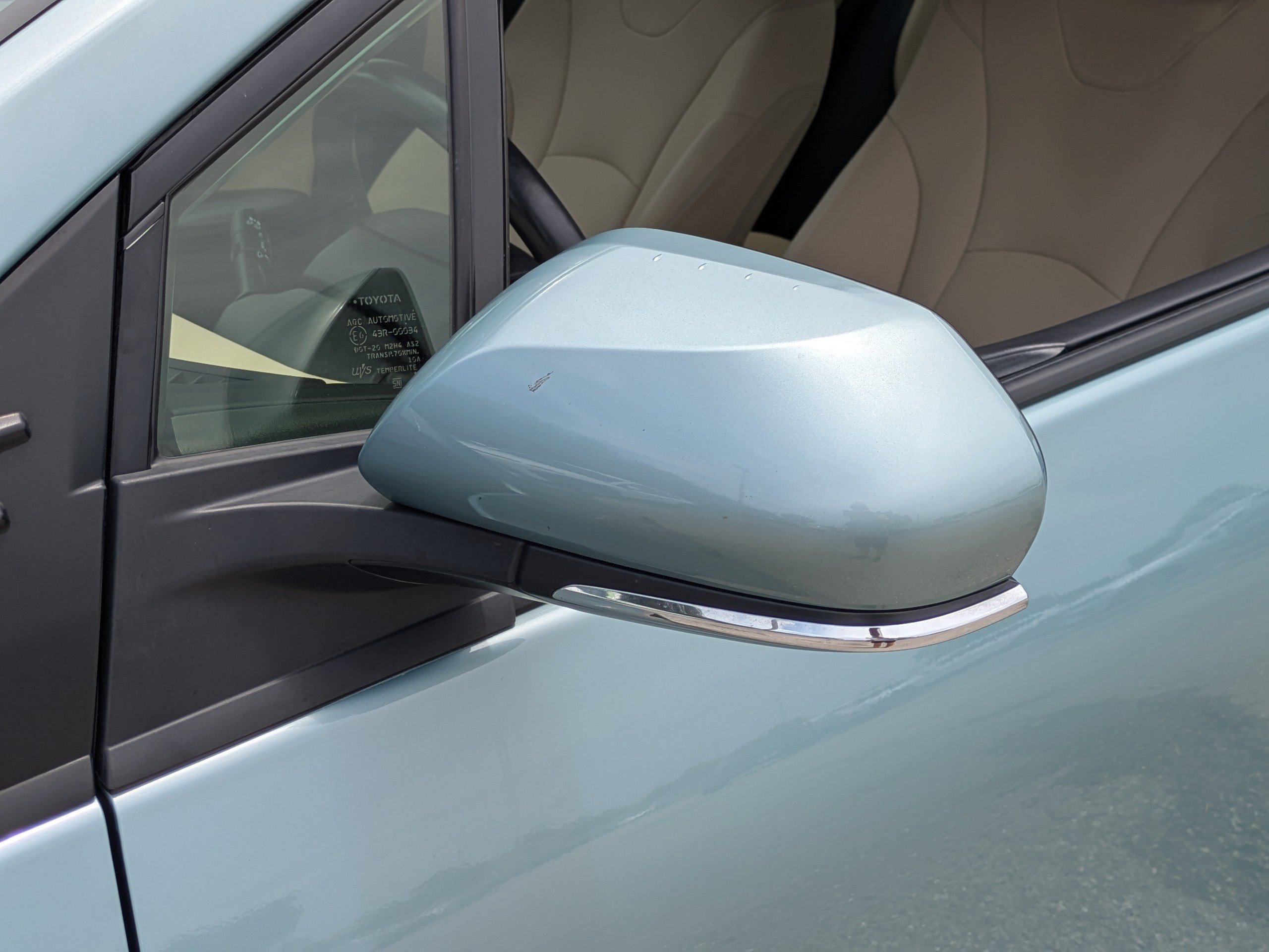 Used 2021 Toyota Prius XLE FWD image 12
