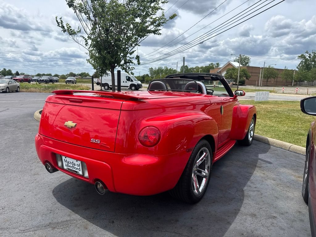 Used 2004 Chevrolet SSR w/ Preferred Equipment Group RWD image 4