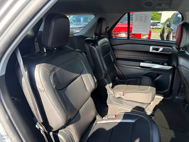 Used 2024 Ford Explorer XLT w/ Equipment Group 202A AWD/4WD image 40