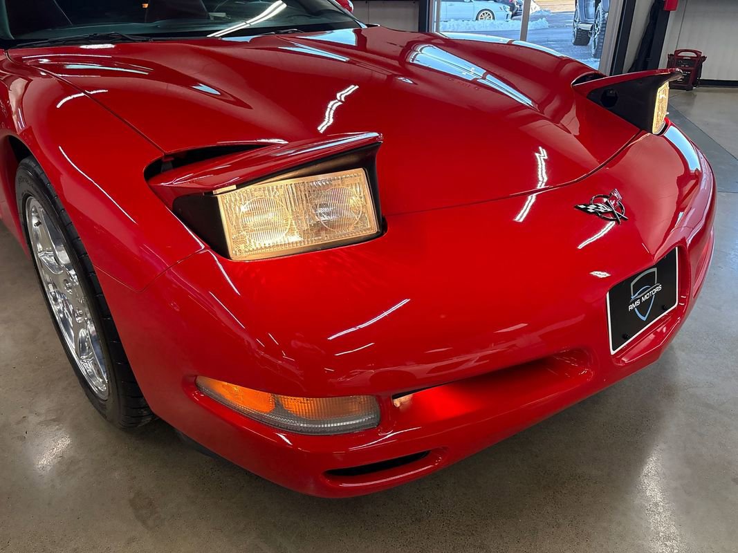 Used 2004 Chevrolet Corvette Coupe w/ Roof Package image 23