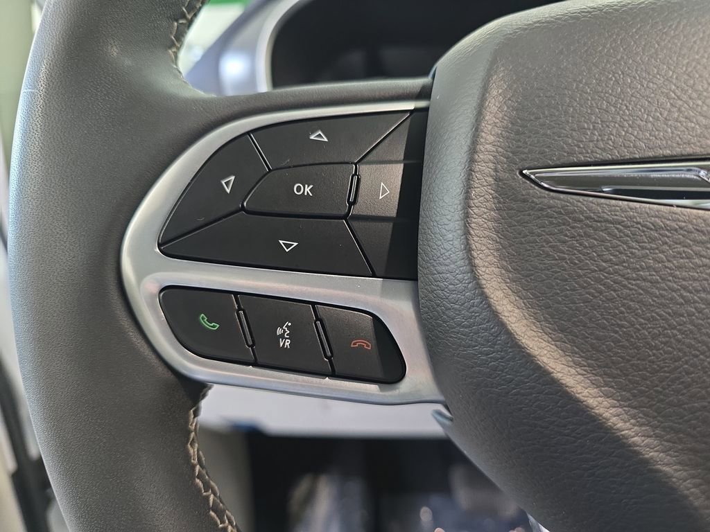 Certified 2024 Chrysler Pacifica Touring-L FWD image 19