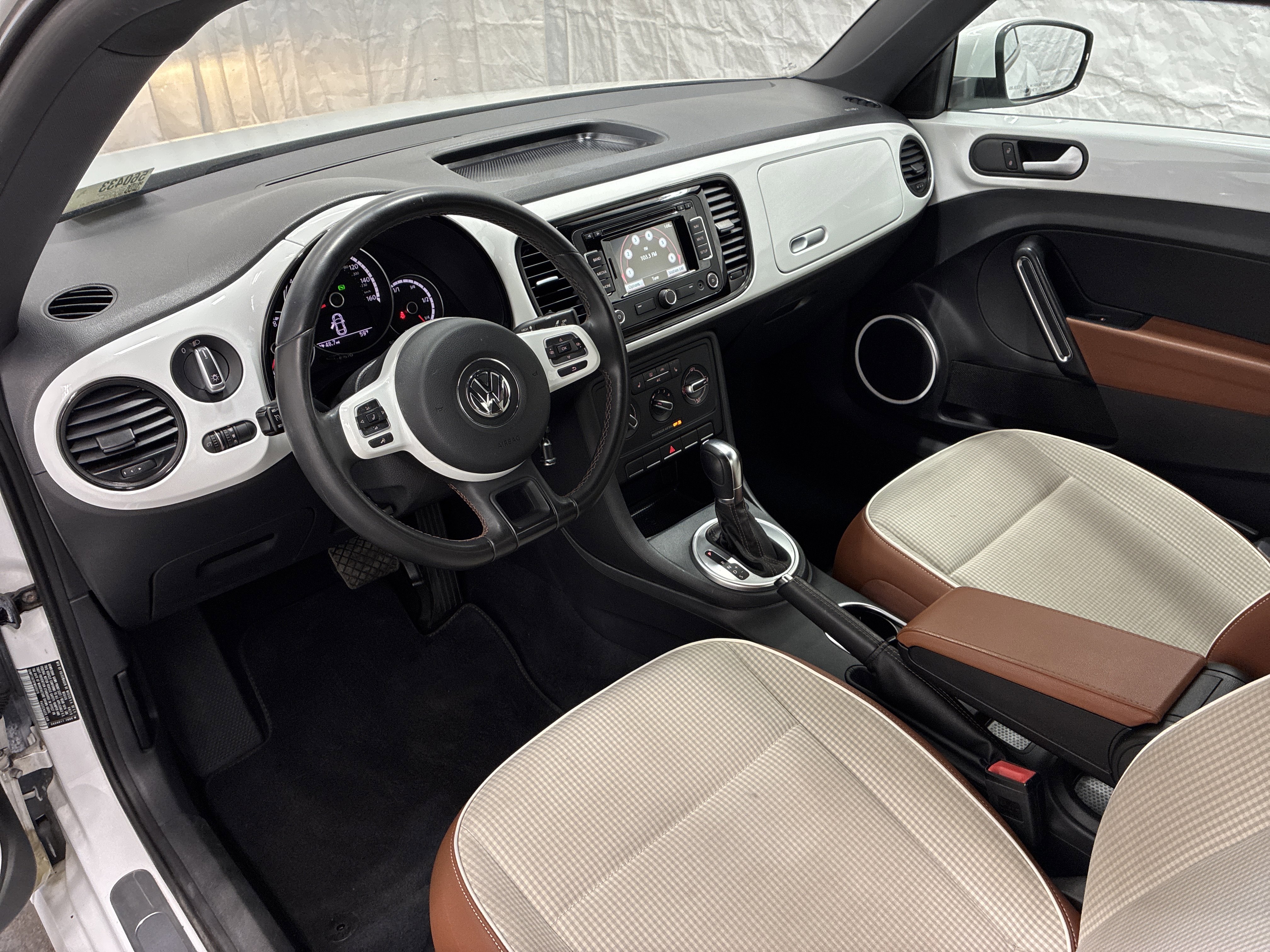 Used 2015 Volkswagen Beetle 1.8T Classic FWD image 12