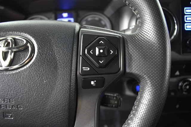 Used 2017 Toyota Tacoma TRD Sport w/ Tow Package (A/T) AWD/4WD image 16