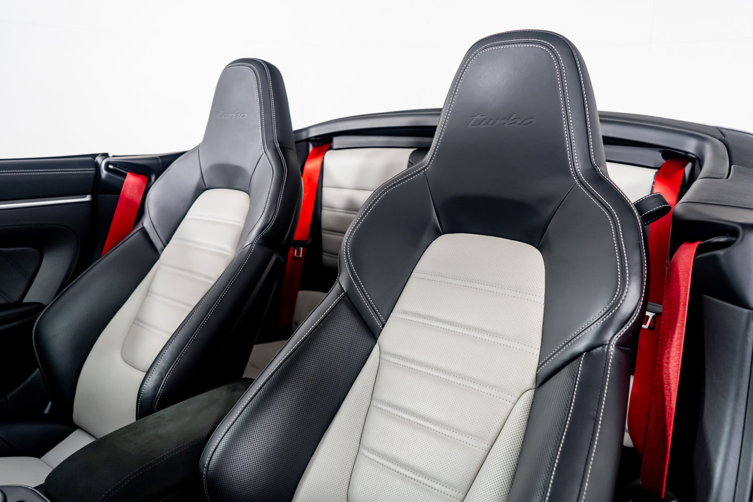 Used 2022 Porsche 911 Turbo image 3