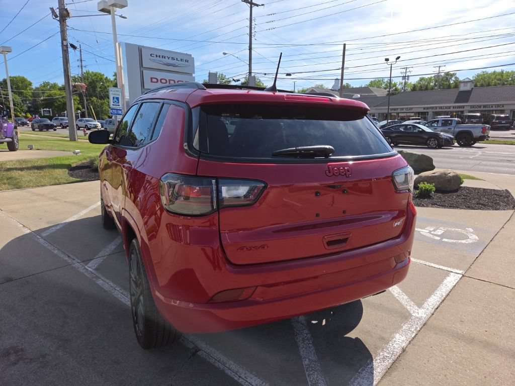 Certified 2022 Jeep Compass Limited w/ (RED) Package AWD/4WD image 10
