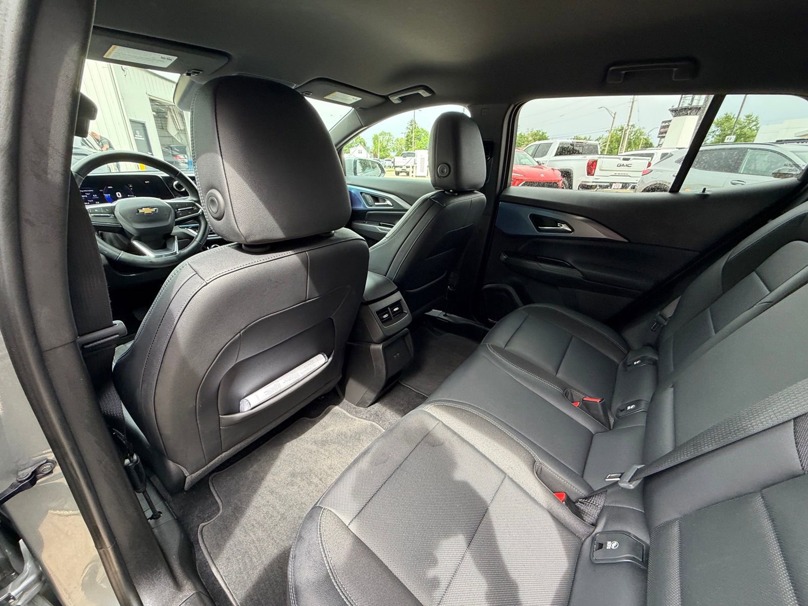 Used 2025 Chevrolet Equinox EV LT w/ Convenience Package FWD image 24