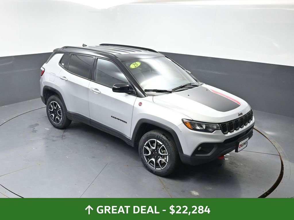 Used 2025 Jeep Compass Trailhawk AWD/4WD image 46