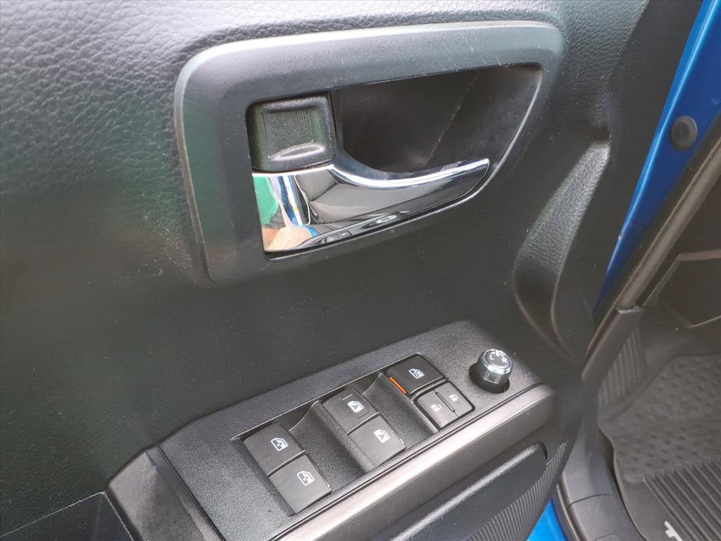 Used 2016 Toyota Tacoma TRD Sport w/ Towing Package AWD/4WD image 19