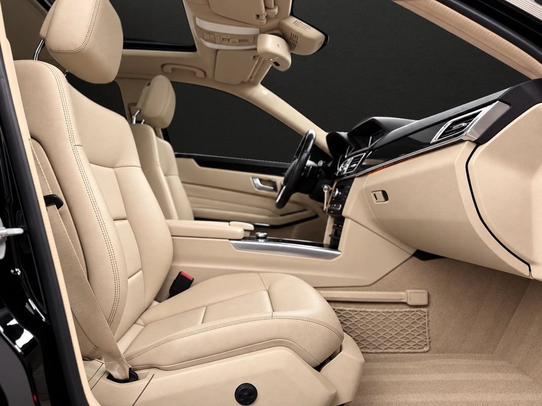 Used 2016 Mercedes-Benz E 350 4MATIC Sedan w/ Premium Package image 23