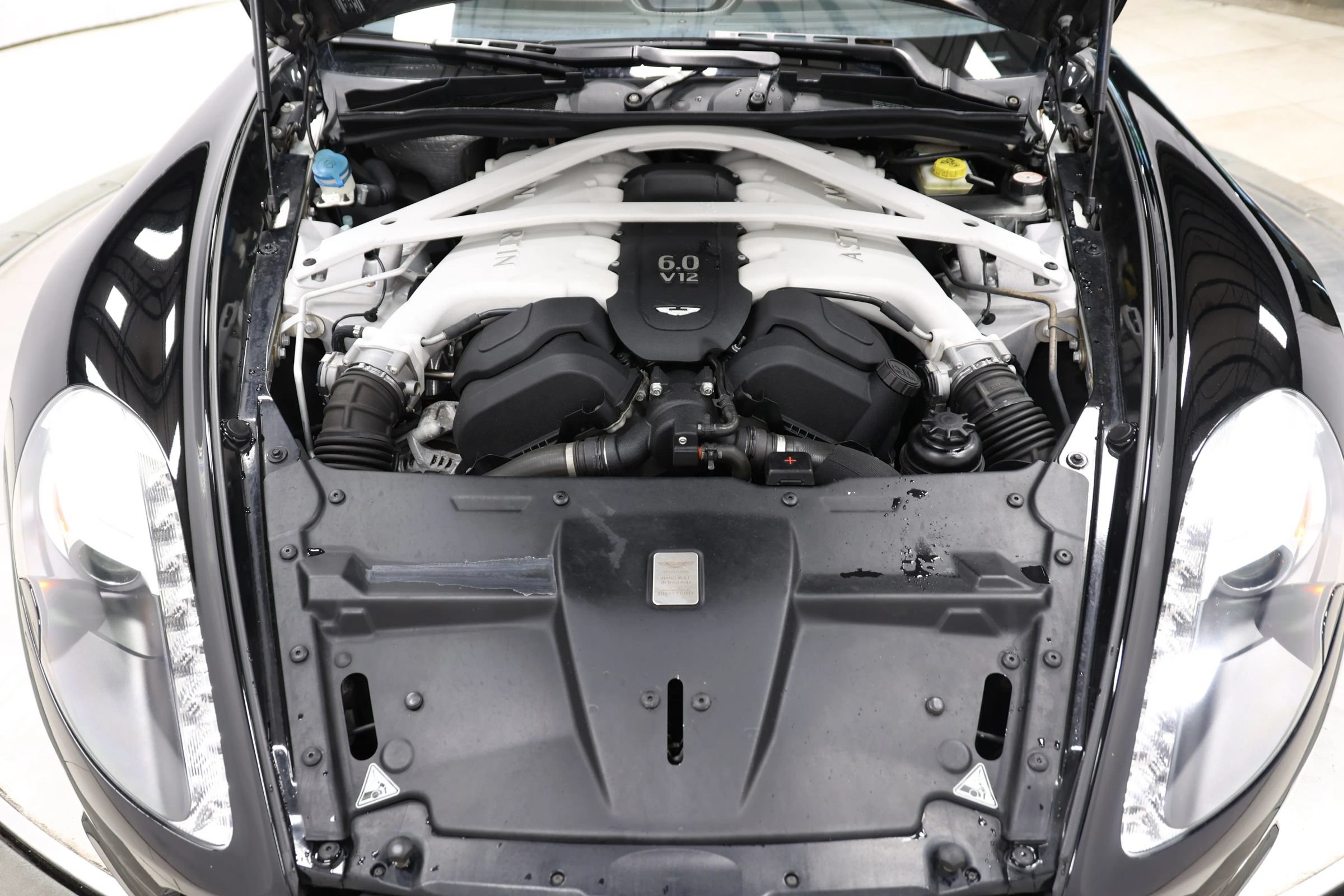 Used 2014 Aston Martin Vanquish Coupe RWD image 93