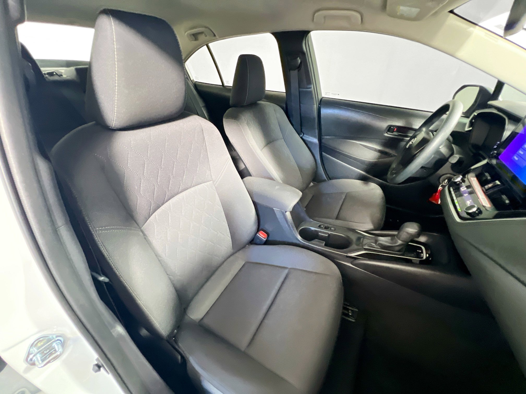 Used 2025 Toyota Corolla LE image 30