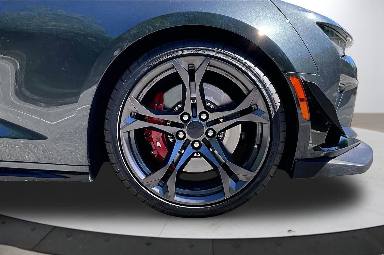 Used 2018 Chevrolet Camaro SS RWD image 32
