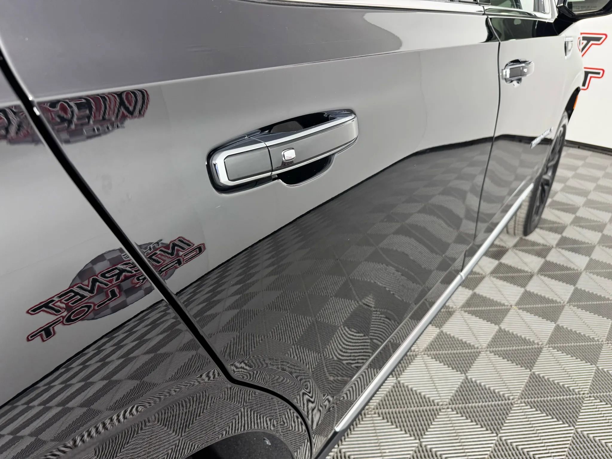 Used 2022 GMC Yukon Denali w/ Advanced Technology Package image 36