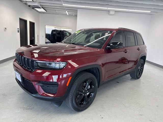 Used 2023 Jeep Grand Cherokee Altitude AWD/4WD image 6