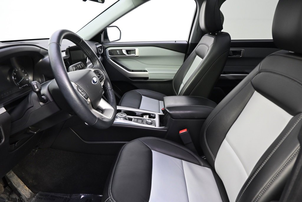 Used 2023 Ford Explorer XLT w/ Equipment Group 202A image 12