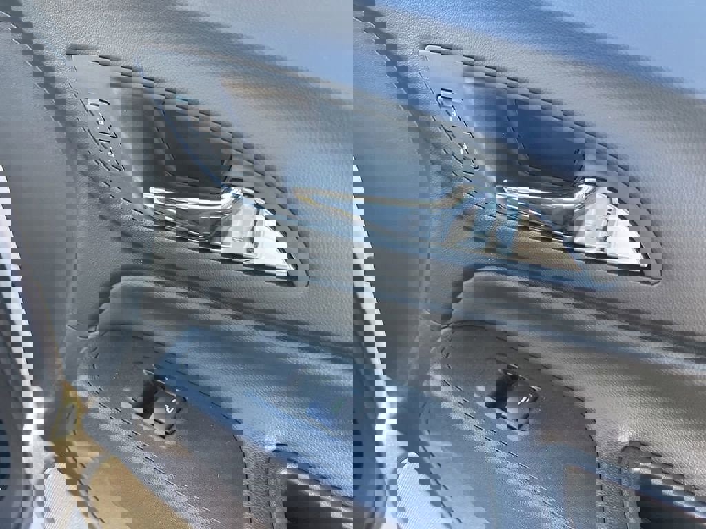 Used 2023 Chevrolet Equinox LT image 56