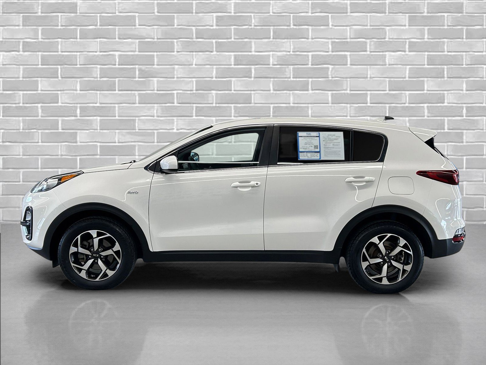 Used 2020 Kia Sportage LX image 2