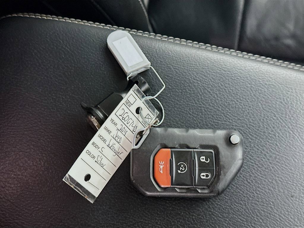 Used 2018 Jeep Wrangler Unlimited Sahara image 35