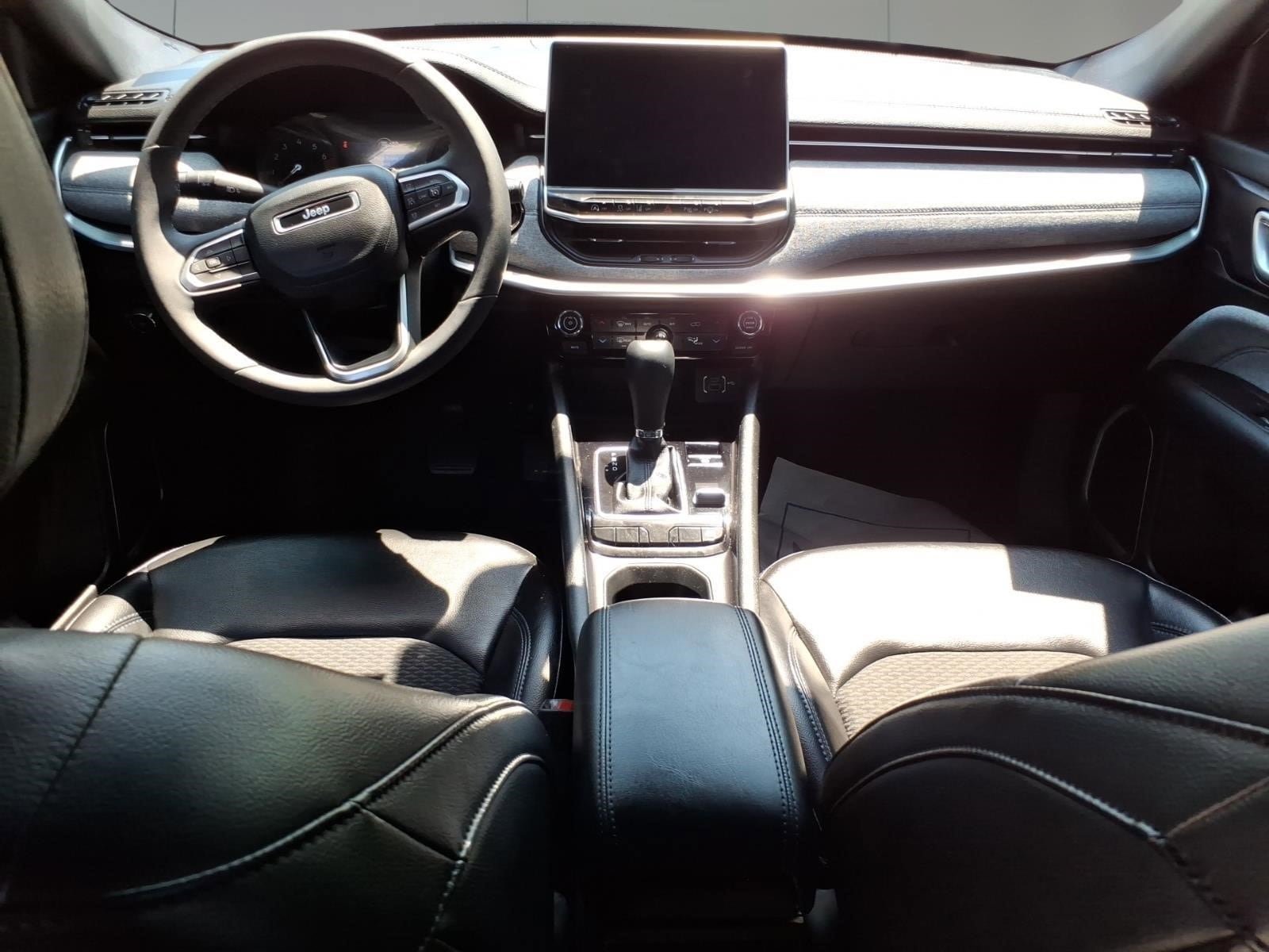 Used 2023 Jeep Compass Latitude w/ Convenience Group AWD/4WD image 9
