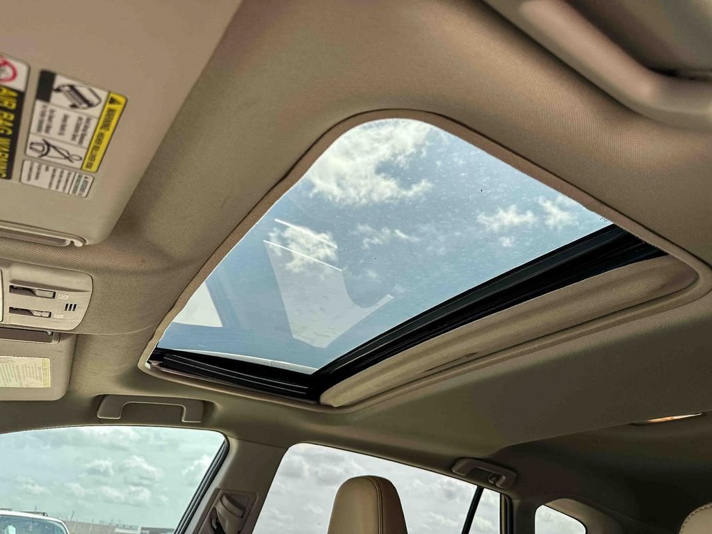 Used 2014 Toyota RAV4 Limited w/ Technology Package FWD image 16