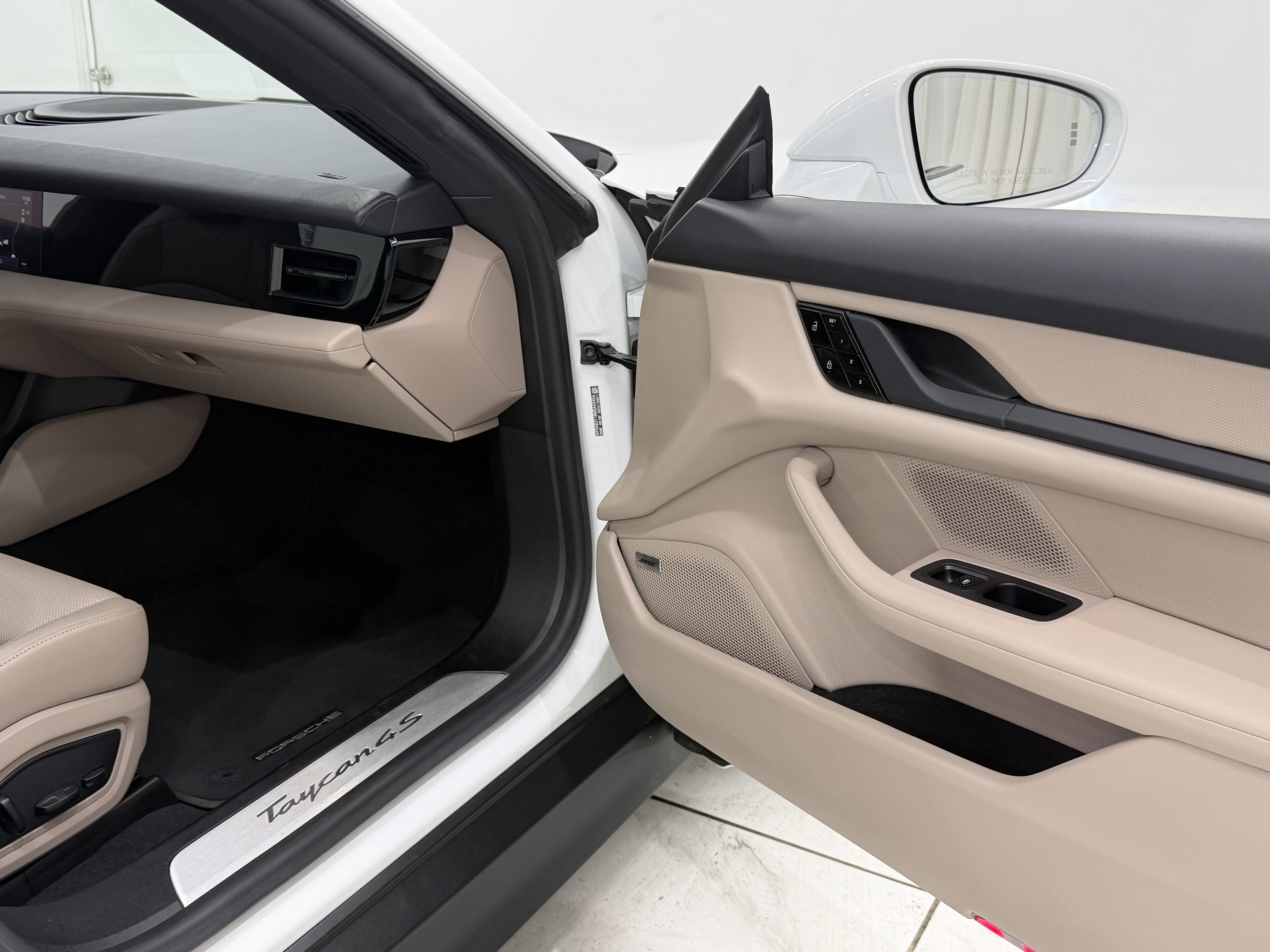 Used 2021 Porsche Taycan 4S image 21