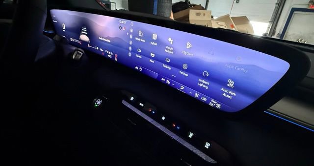 Used 2025 Buick Enclave Avenir w/ Super Cruise Package image 43