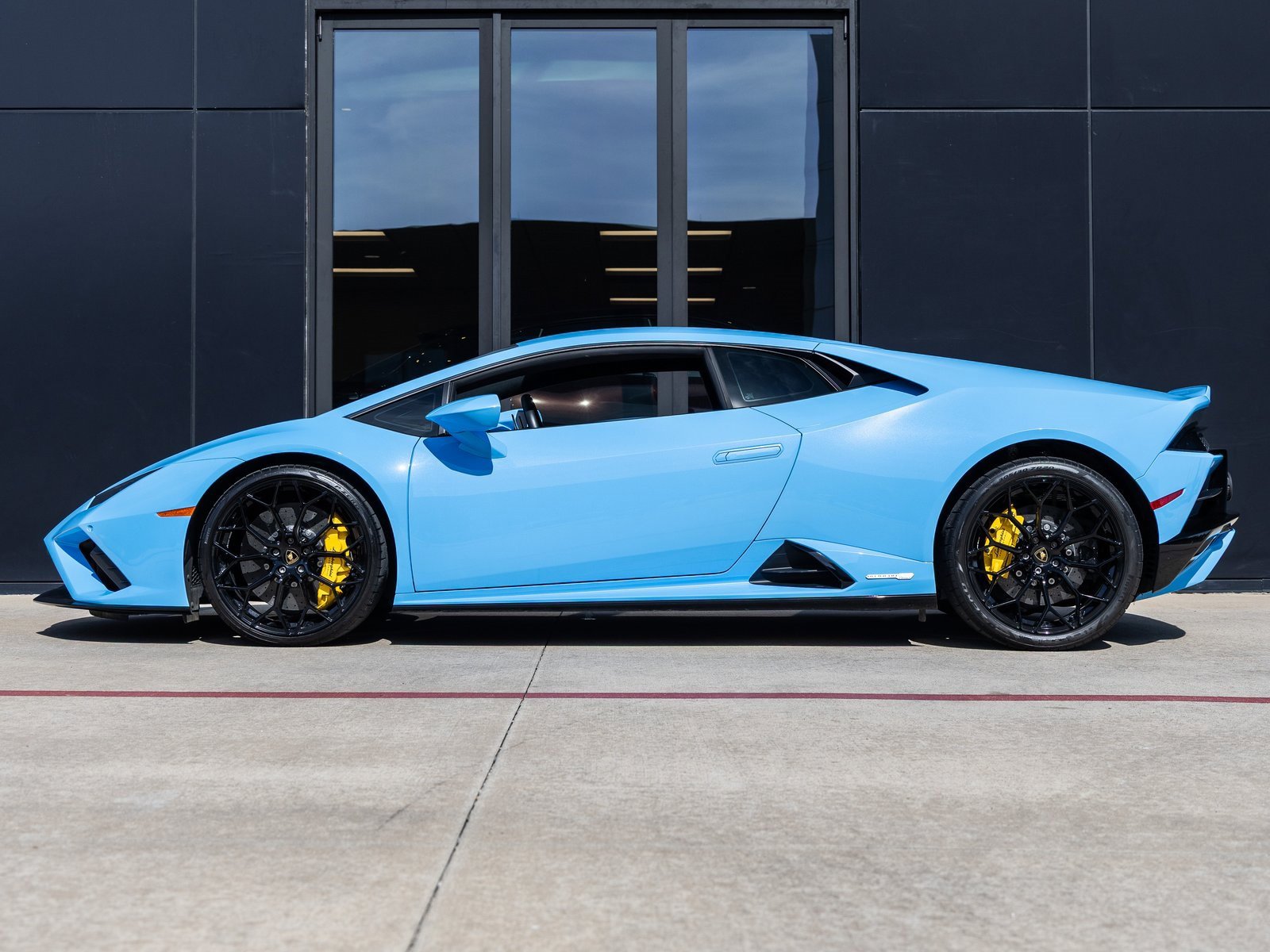Used 2023 Lamborghini Huracan EVO image 9