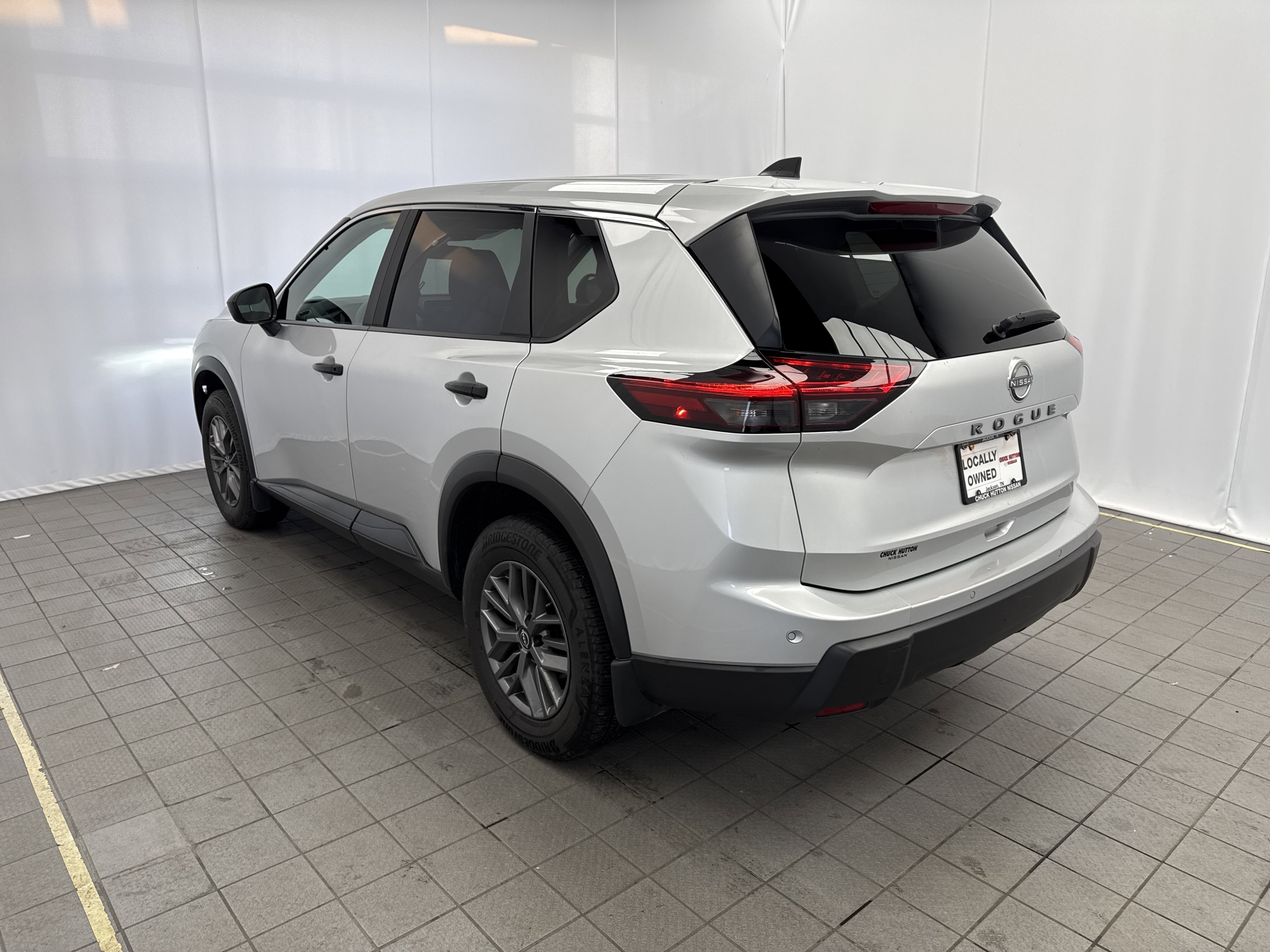 Used 2024 Nissan Rogue S image 6
