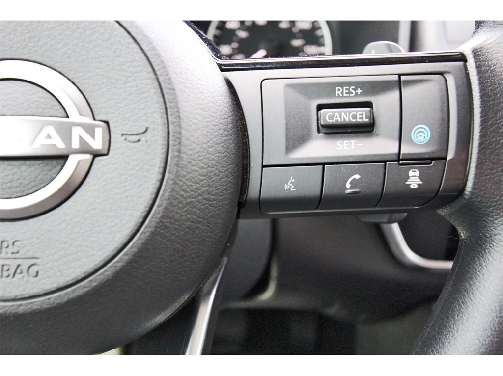 Used 2023 Nissan Rogue SV image 12