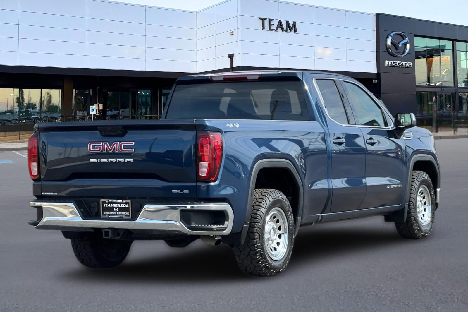 Used 2023 GMC Sierra 1500 SLE w/ Enhanced Capability Package AWD/4WD image 4
