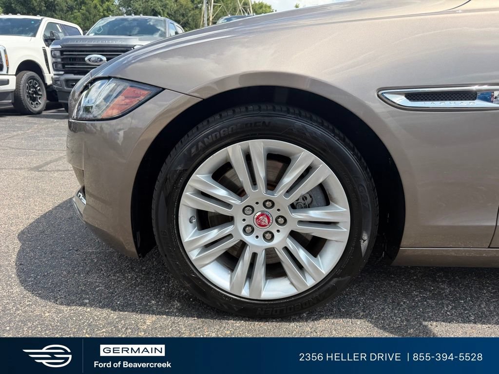 Used 2017 Jaguar XF Premium AWD/4WD image 12