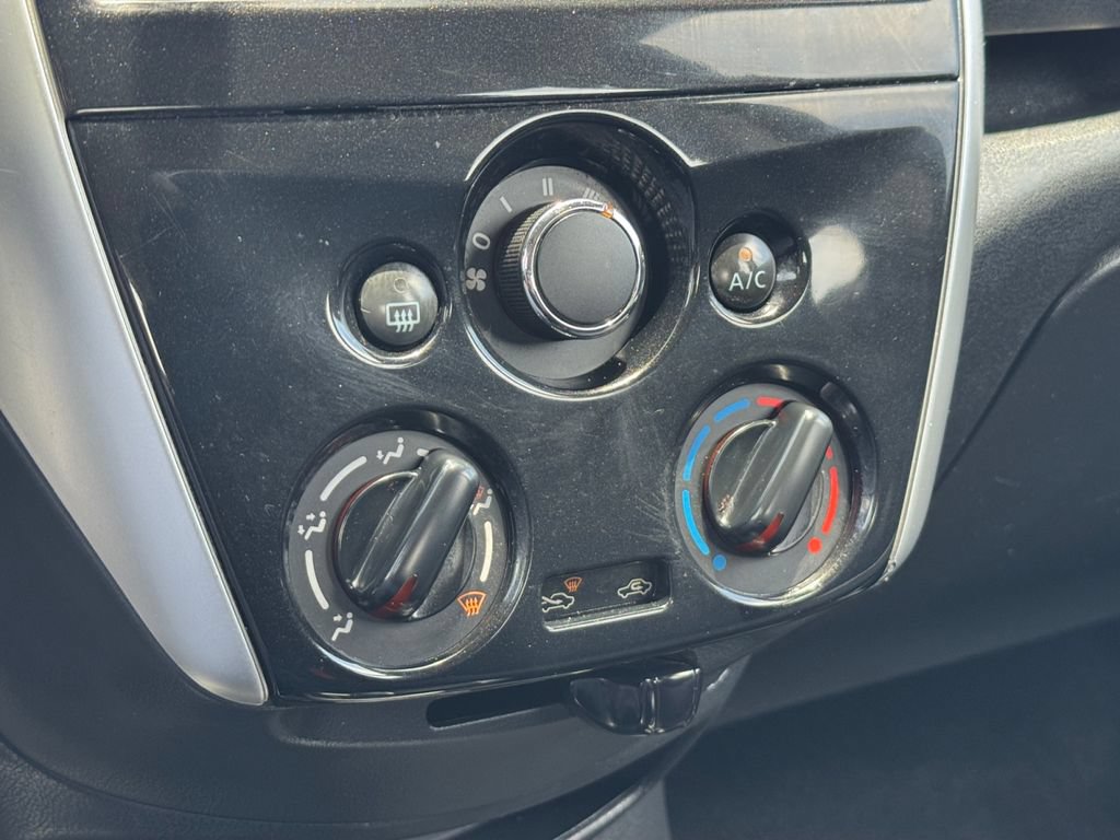 Used 2016 Nissan Versa Note SV FWD image 16