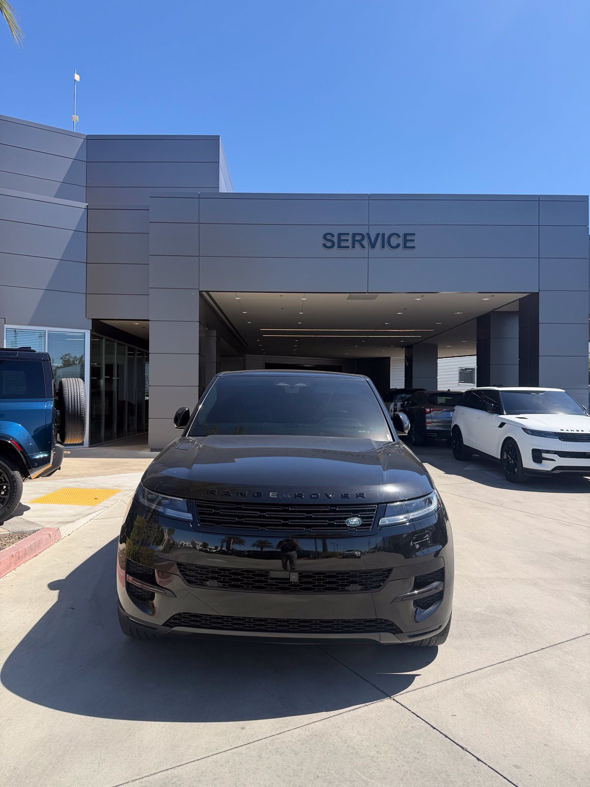 Certified 2024 Land Rover Range Rover Sport SE AWD/4WD image 2