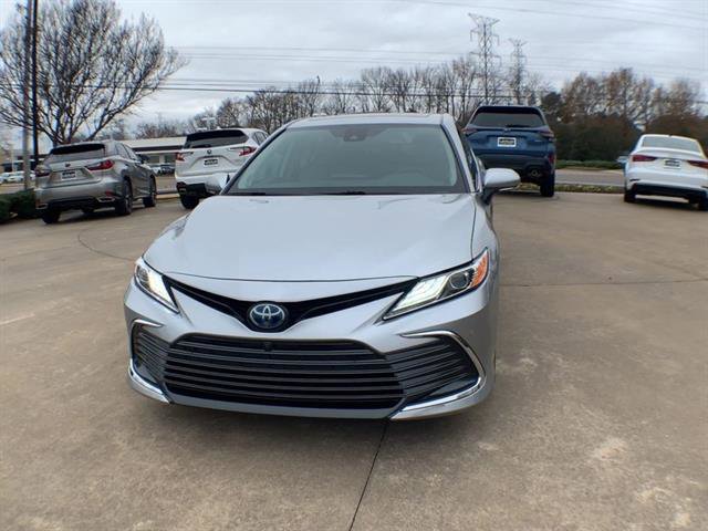 Used 2022 Toyota Camry XLE image 3