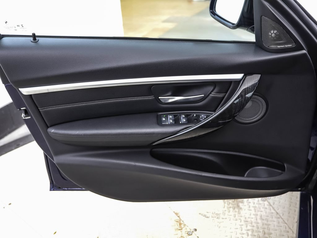Used 2018 BMW 340i xDrive Sedan AWD/4WD image 9